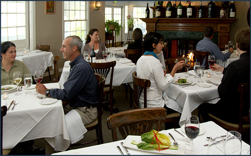 ballard_dining_people